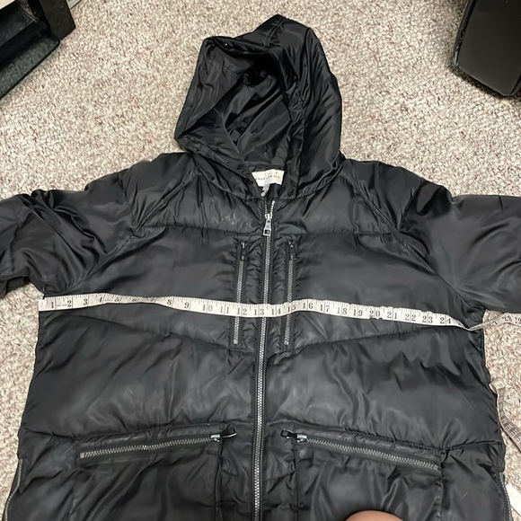 Derek lam puffer jacket with zip sides and 4 pocket front - Picture 4 of 12